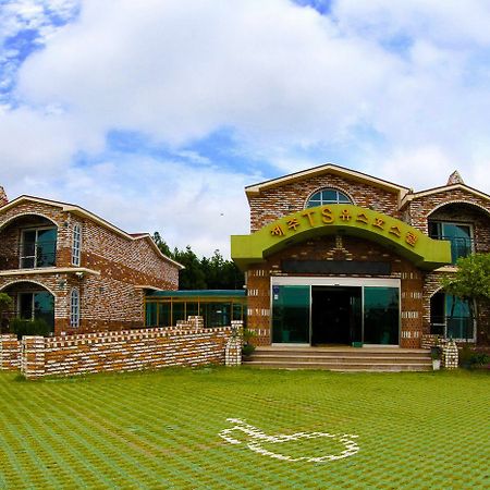 Jeju Ts Youth Hostel & Resort Seogwipo Esterno foto