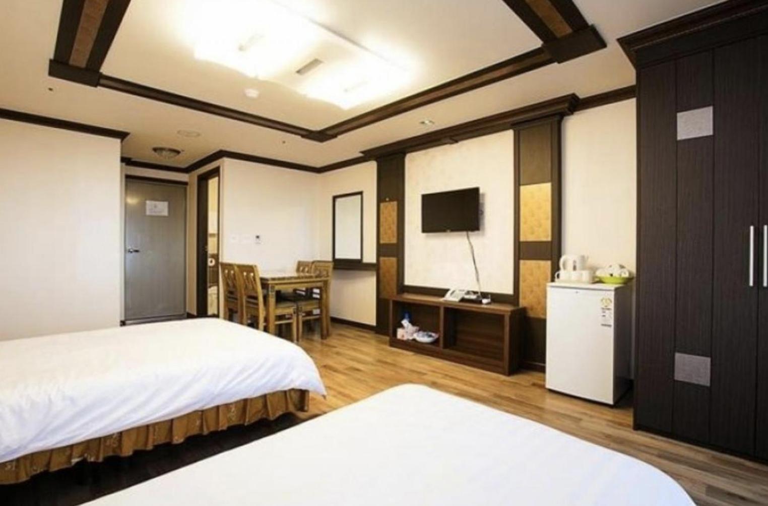 Jeju Ts Youth Hostel & Resort Seogwipo Esterno foto