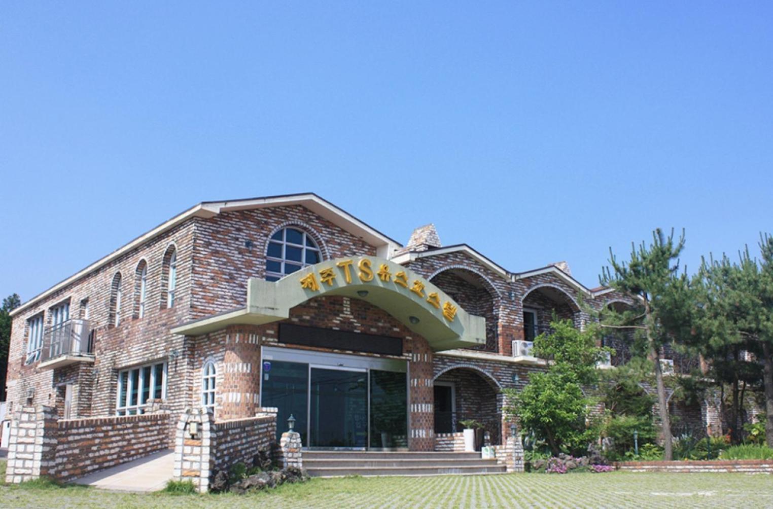 Jeju Ts Youth Hostel & Resort Seogwipo Esterno foto