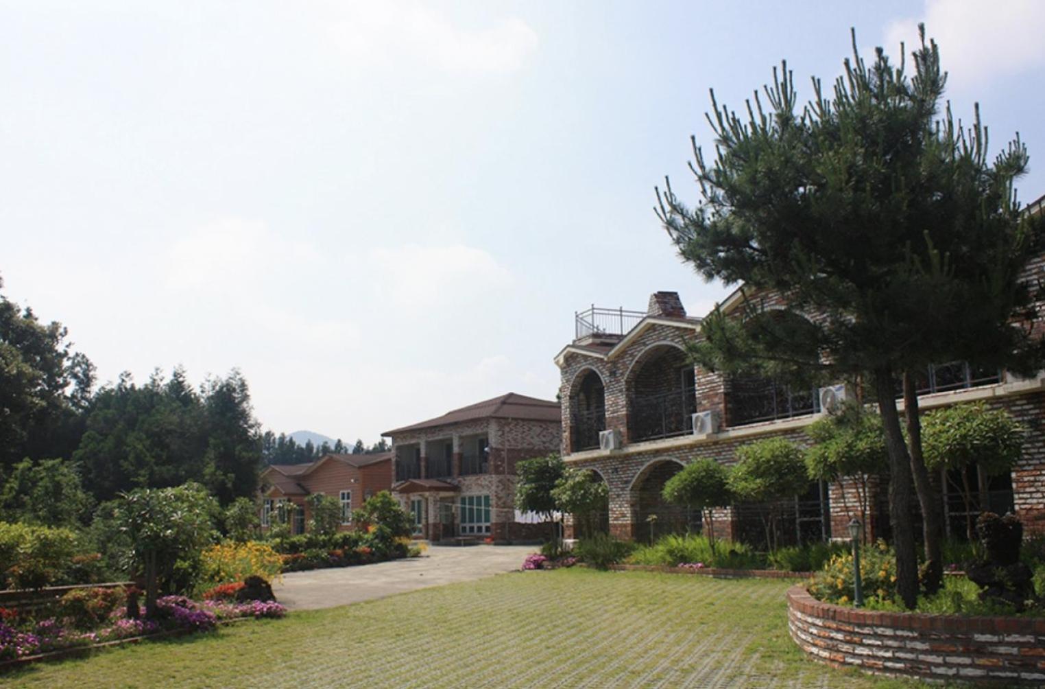 Jeju Ts Youth Hostel & Resort Seogwipo Esterno foto