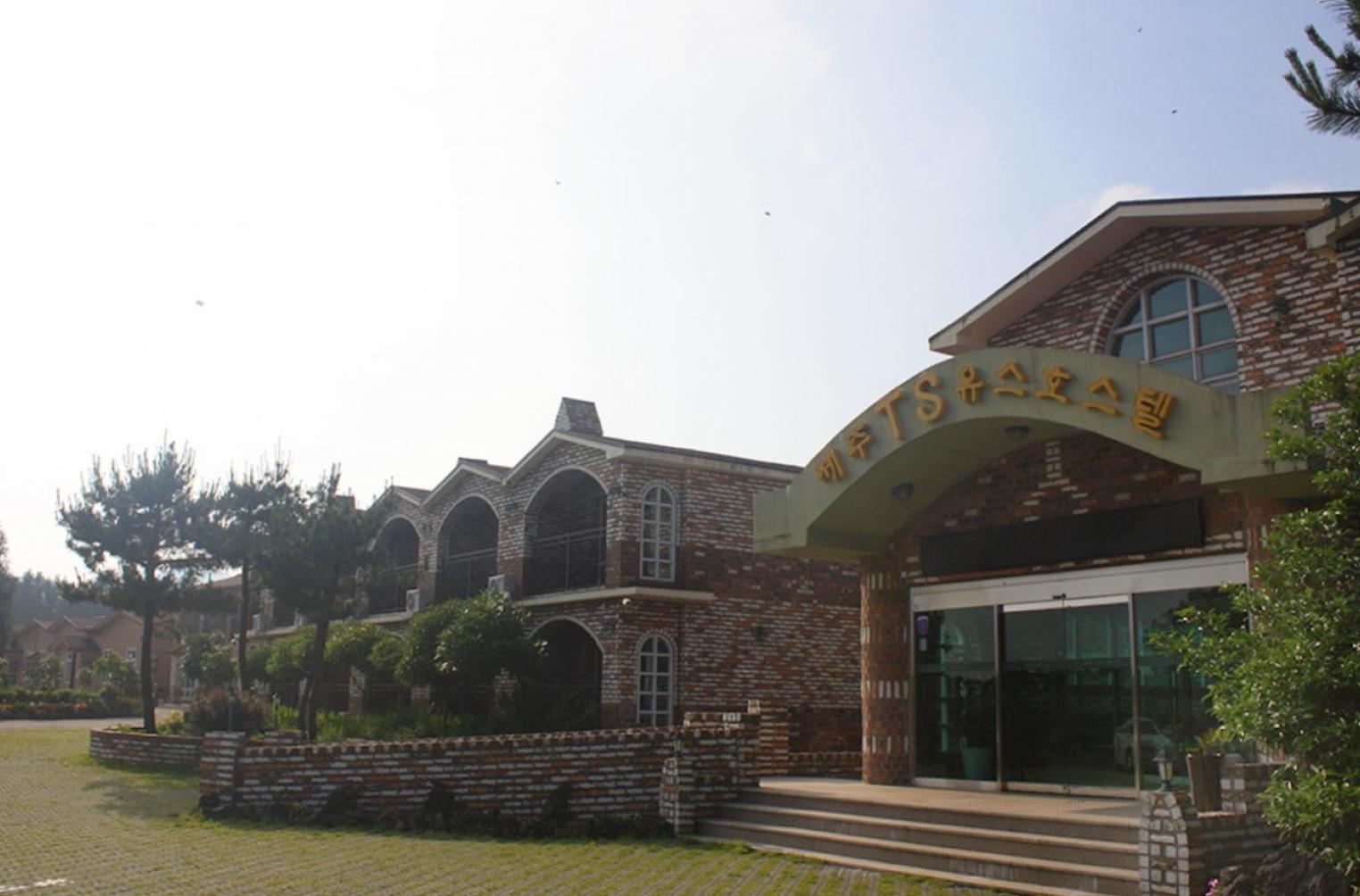 Jeju Ts Youth Hostel & Resort Seogwipo Esterno foto