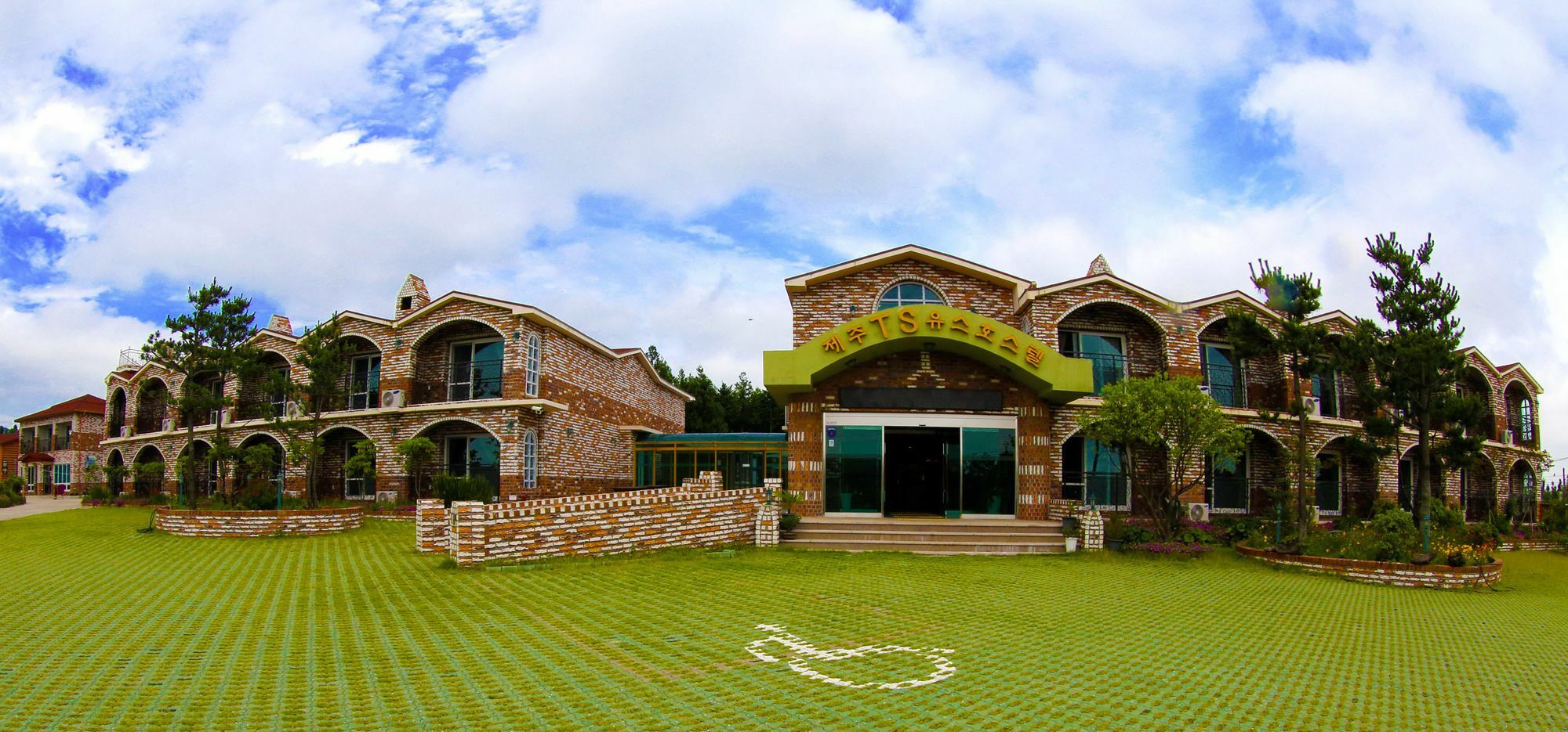 Jeju Ts Youth Hostel & Resort Seogwipo Esterno foto